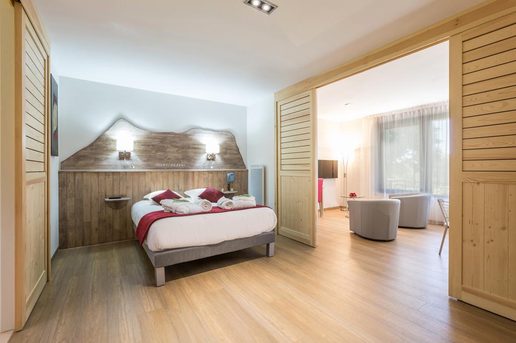Logis Hotel Le Relais Du Bois Vialotte Le Chambon-sur-Lignon Exterior foto